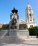 Il bel monumento a Simon Bolivar in Plaza Bolivar nel centro storico di Casco Viejo, Panama City, America Centrale.  L'antico distretto di Casco Viejo è stato inserito fra i ...