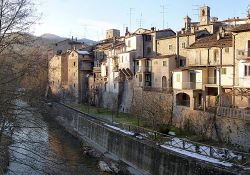 Il borgo antico di Portico di Romagna - © Zitumassin - CC BY 3.0 - Wikimedia Commons.
