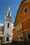 Il campanile della chiesa evangelica di Schladming, Austria. Questo edificio religioso ospita al suo interno un prezioso altare del 1570. 

