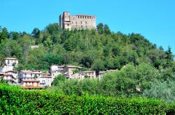 Il Castello dal Verme di Zavattarello, provincia di pavia, Lombardia - © maudanros / Shutterstock.com