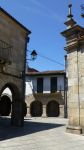 Il centro storico del villaggio di Ribadavia, Galizia, Spagna.

