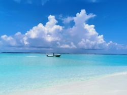 Il mare limpido di Fehendhoo, nell’atollo di Baa alle Maldive