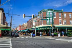 Il mercato italiano di Philadelphia, Pennsylvania (USA). E' il più vecchio mercato all'aperto in funzione degli Stati Uniti d'America - © f11photo / Shutterstock.com