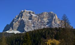 Il monte Pelmo, fotografato delle piste da sci di Zoldo Alto in Veneto, Provincia di Belluno