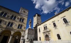 Il Palazzo dei Rettori and la Torre Civica nel centro storico di Belluno, la porta delle Dolomiti in Veneto