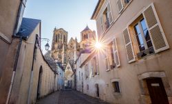 Il vecchio centro storico di Bourges con la cattedrale, Centro-Valle della Loira (Francia).

