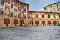 Il vecchio seminario di San Miniato, borgo della provincia di Pisa, in Toscana - © Hibiscus81 / Shutterstock.com