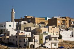 Il villaggio di Karak visto dall'alto del castello, Giordania. La città di Karak si trova a metà strada fra Petra e Amman e rappresenta una sosta classica lungo questo itinerario. ...