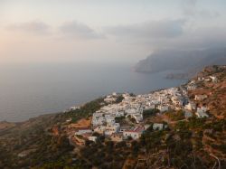 Il villaggio di Mesoxori, costa ovest di Karpathos in Grecia