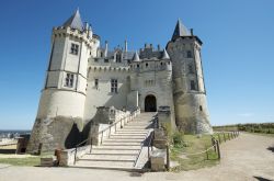 Il Castello di Saumur fu costruito nel X secolo e ristrutturato nel 1906 dopo l'acquisto da parte della città. - © pedrosala / Shutterstock.com