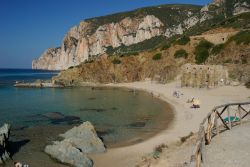 La bella spiaggia di Masua si trova non distante da Iglesias, nel Sulcis Iglesiente in Sardegna