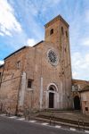 La cattedrale di Fermo, Marche: dedicato a Santa Maria Assunta in Cielo, l'edificio religioso si presenta con un prospetto asimmetrico di stile gotico sul piazzale del Girfalco.



