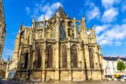La cattedrale di San Gaziano a Tours, Francia. Iniziata nel XIII° secolo, è stata completata solo nella prima metà del XVI° secolo. E' famosa per la facciata elaboratissima ...
