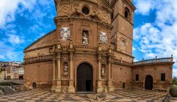 La cattedrale di Santa Maria Assunta a Calahorra, Spagna: sorge sul luogo del martirio dei patroni della città, i santi martiri Emeterio e Cheledonio.
