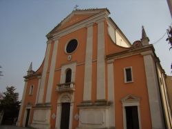 La Chiesa Arcipretale di San Giorgio si trova in centro a Bergantino, Provincia di Rovigo in Veneto - © Pivari - CC BY-SA 3.0 - Wikipedia
