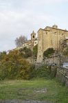 La cittadina di Fosdinovo tra le mpntagne della Lunigiana, alta Toscana