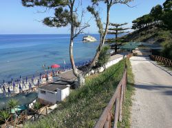 La costa di Agropoli nel Cilento, zona ideale per una vacanza in Camper: qui la spiaggia di Trentova - © Lucamato / Shutterstock.com