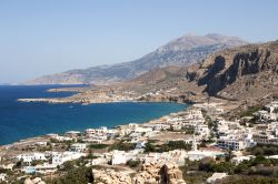 la costa di Arkasa a Karpathos Dodecaneso Grecia - © baldovina / Shutterstock.com
