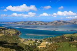 La penisola di Otago nell'Isola del Sud vicino a Dunedin in Nuova Zelanda. Questo splendido promontorio nelle vicinanze di Dunedin ospita meraviglie paesaggistiche e anche l'Albatross ...