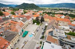 La piazza principale di Judenburg (Austria) vista dalla torre cittadina - © Timelynx / Shutterstock.com
