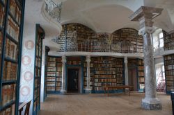 La ricca raccolta di libri all'abbazia di Einsiedeln in Svizzera.
