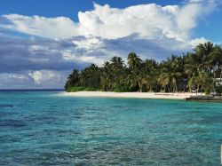 La spiaggia Bikini a Fehendhoo, sul mare limpido di Fehendhoo, atollo di Baa