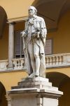 La statua di Alessandro Volta in centro a Pavia, Lombardia - © Adam Jan Figel / Shutterstock.com