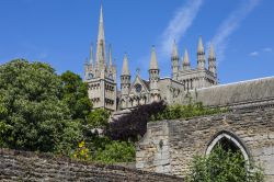 La storica cattedrale di Peterborough vista dall'esterno, Cambridgeshire, Regno Unito.
