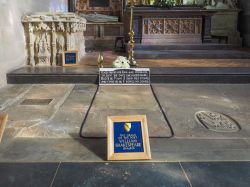 La tomba di William Shakespeare a Stratford-upon-Avon, Inghilterra - Collocato nello stesso edificio religioso in cui il drammaturgo fu battezzato, il monumento funerario a Shakespeare si trova ...