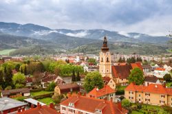 La vecchia cittadina di Leoben, Austria. Una veduta dall'alto di questa graziosa cittadina della Stiria, nel cuore dell'Austria. 


