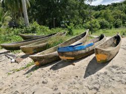 Le barche tradizionali in un villaggio di moken, arcipelago di Mergui (Myanmar): moken sono gli abitanti di queste isole, noti anche come "zingari del mare", che si muovono su piccole ...