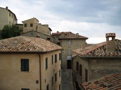 Le case in sasso e mattoni del borgo di Montone in Umbria - © CC BY 2.0 - Wikipedia
