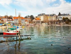 Lungo il lago di Losanna, Svizzera. La cittadina si trova a 495 metri di altitudine sui pendii settentrionali del lago di Ginevra - © Gayane / Shutterstock.com 