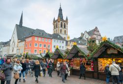 I mercatini di Natale di Trier (Treviri) sono tra i più famosi della Germania e richiamano ogni anno migliaia di turisti - © lexan / Shutterstock.com