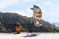 Il monumento a Francis Ford Coppola, il regista de Il Padrino, eretto nel borgo di Savoca in Sicilia, località della provincia di Messina utilizzata per molte delle scene del film - © ...