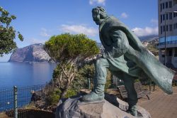 Il monumento dedicato a João Gonçalves Zarco, navigatore portoghese tra i primi ad esplorare l'arcipelago di Madeira. Fu anche nominato primo capitano di Funchal - foto © ...