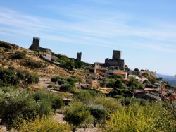 Mura e fortificazioni del villaggio storico di Marialva, Portogallo. 
