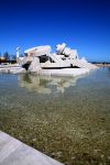 Nave di Cascella a Pescara, Abruzzo. E' il principale monumento della città: fu costruito nel 1986 in marmo travertino per abbellire il lungomare - © onairda / Shutterstock.com ...