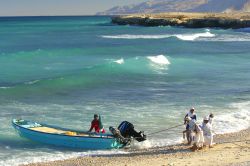 In Oman abbondano le spiagge, talune enormi che ...