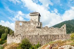 Ossana, Trentino: il Castello di San Michele  - © Rigamondis / Shutterstock.com