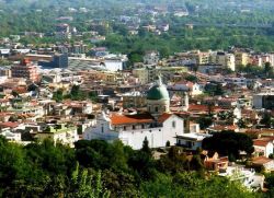 Il panorama del centro di Ottaviano, la città  a nord del Vesuvio - © Wikipedia.