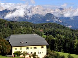 Lo splendido paesaggio dell'altopiano di Renon in Alto Adige- © Matteo Festi / Shutterstock.com
