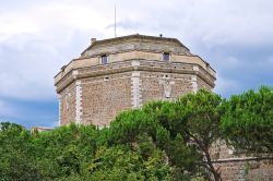 Particolare del Torrione del Castello di Civita ...