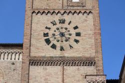 Particolare della Torre dell'orologio di Crema in Lombardia