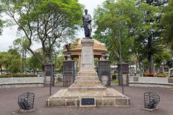 Piazza Simon Bolivar a San José, Costa Rica. Il monumento dedicato al condottiero militare e politico venezuelano Simon Bolivar ospitato nell'omonima piazza della capitale - © ...