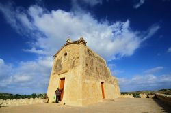 Una piccola chiesa vicino a Gharb, isola di Gozo, Mata - © visitgozo.com
