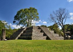 Piramide nel sito Maya di Copan in Honduras - © soft_light / Shutterstock.com