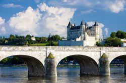 Pont Cessart a Saumur, sullo sfondo il castello  - © PHB.cz (Richard Semik) / Shutterstock.com