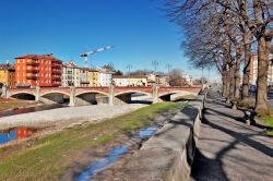 Il Ponte di Mezzo a Parma: un passaggio sull'antica via Emilia - Il Ponte di Mezzo, tra i più antichi della città, fu costruito verso la fine del XII secolo come passaggio ...