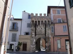  Porta Sant Angelo, uno degli ingressi al centro storico di Bastia Umbra - © LigaDue - CC BY-SA 4.0 - Wikipedia